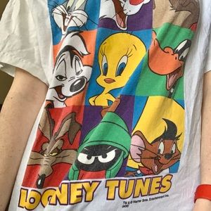 Looney Tunes Vintage Graphic Tee!!